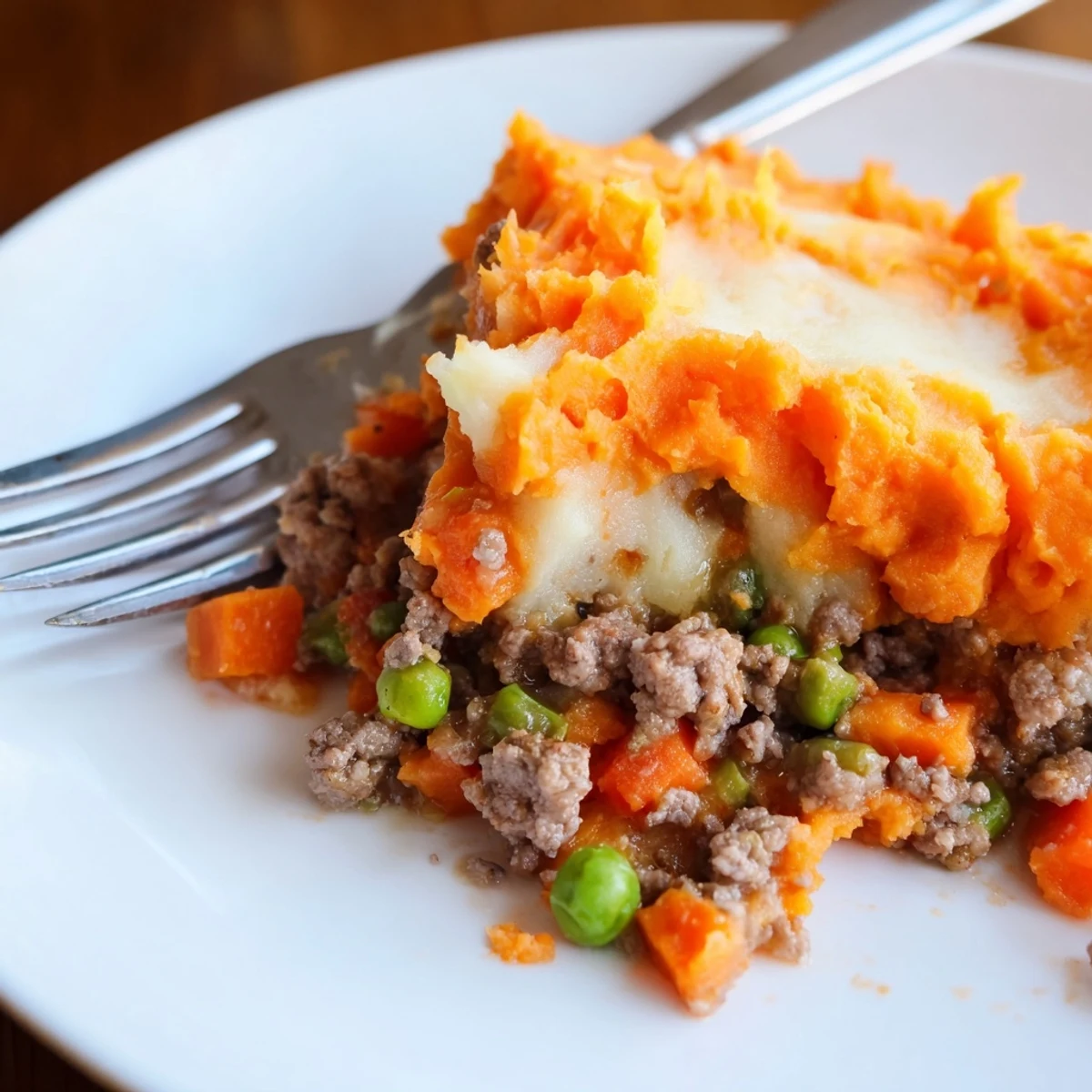 Servez ce Beef Shepherds Pie avec une salade verte croquante pour accompagner ce plat principal copieux.