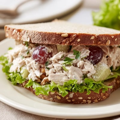 Sandwich au poulet raisins noix